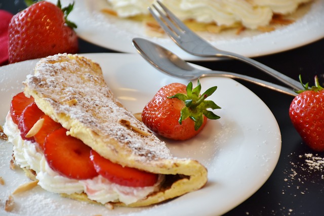pancake with strawberries 
